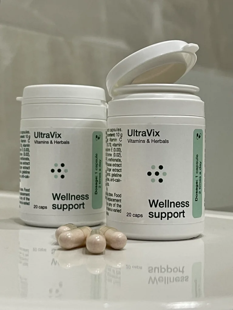 Capsule UltraVix appoggiate sul piano accanto ai barattoli